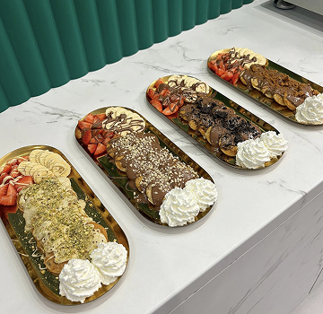 Chocolate strawberry rolls with cream